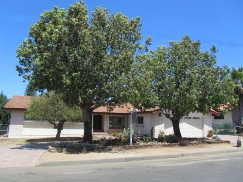 1736 Elm Dr, Vista, CA 92084-4158