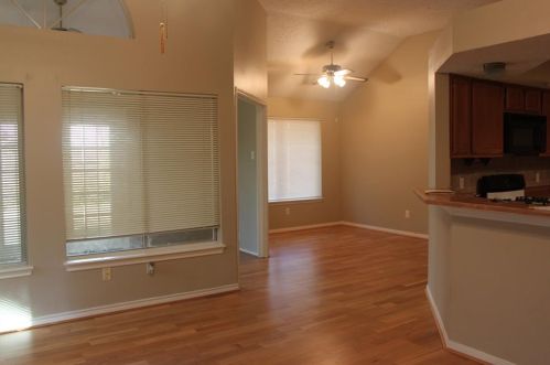 3511 Grove Oaks Dr, Humble, TX 77339-1258