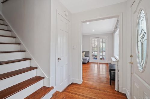 1069 Dobbs Ferry Rd, White Plains, NY 10607-2208