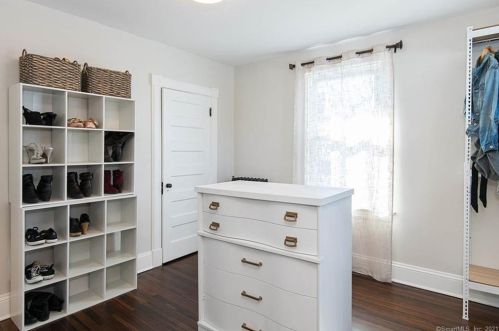 42 Merriman St, Bristol CT  06010-5042 exterior