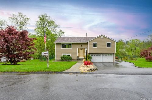 3548 Tulip Dr, Yorktown Hgts, NY 10598-2124