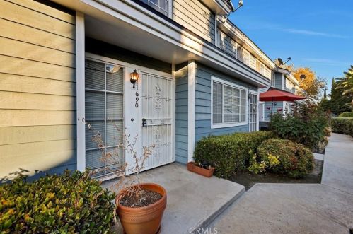 11690 Lakewood Blvd, Downey CA  90241-5272 exterior