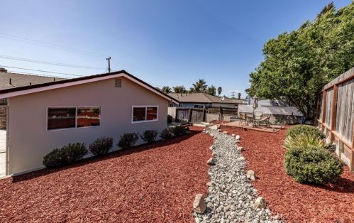 941 Suiter St, Hollister CA  95023-4631 exterior