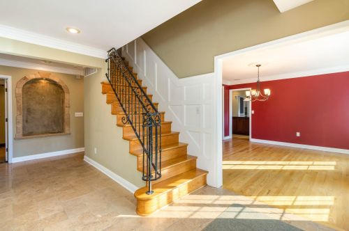 817 Rosewood Dr, Covington KY 41017-1385 exterior