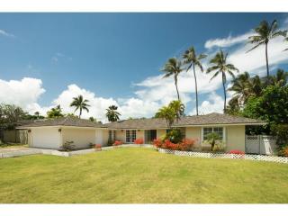 224 Kuuhale St, Kailua, HI 96734-2942