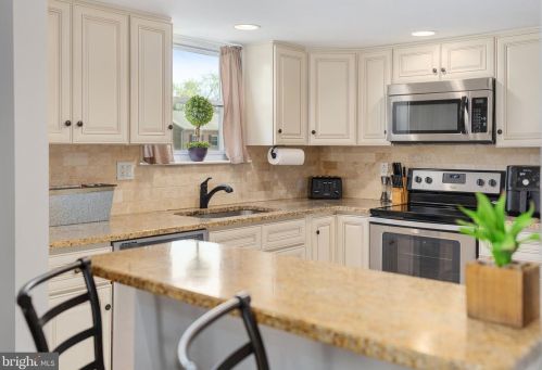 1106 Bayless Pl, Norristown, PA 19403-1437
