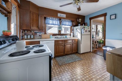 41 View St, Bristol, CT 06010-6142