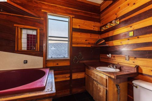 1115 Chestnut St, Oakland CA 94607-2874 exterior