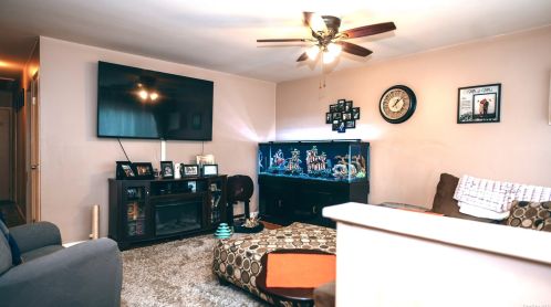 426 9th St, North Lindenhurst, NY 11757-4526