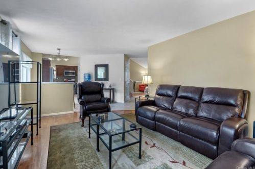 7 Woodfield Dr, Washingtonville NY  10992-1149 exterior