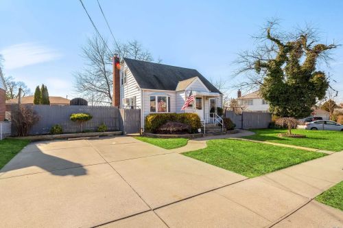 1287 New York Ave, Floral Park, NY 11003-3342