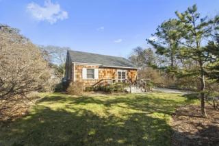 15 Gardiner Dr, Promised Land, NY 11930-2060