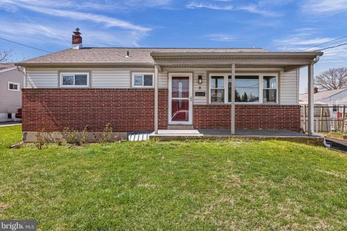 8 Harvey Cir, Downingtown, PA 19335-2431