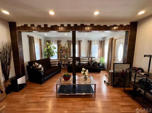 127 Fulton St, Woodbridge NJ  07095-2619 exterior