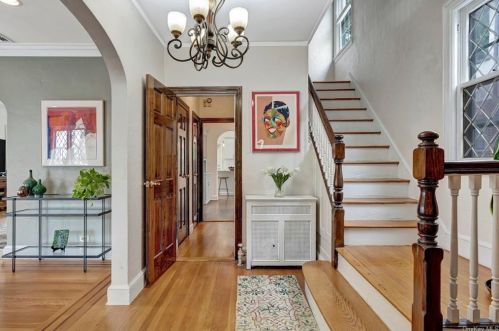 380 Summit Ave, Mount Vernon NY  10552-2206 exterior