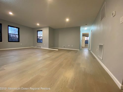 184 Wycoff Way, East Brunswick NJ  08816-5642 exterior