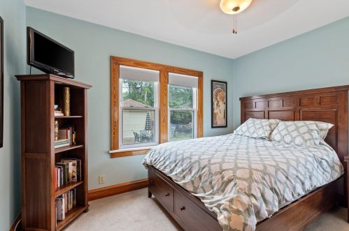 3140 32, Milwaukee WI 53215-4233 exterior