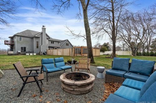 86 Crosswinds Dr, Groton CT  06340-4870 exterior