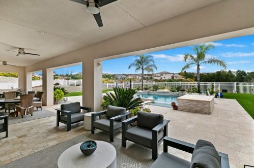 16105 Mariposa Ave, Riverside CA  92504 exterior