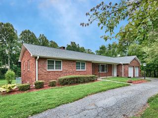240 Hoopers Creek Rd, Fletcher, NC 28732-8588