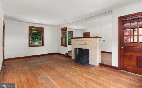 2121 32nd Pl, Washington, DC 20020-3327