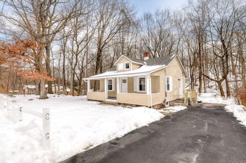 14 Bedford Ln, Thiells, NY 10984-1400