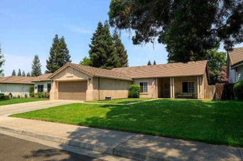 2731 Briarcliff Dr, Riverbank, CA 95367-3310