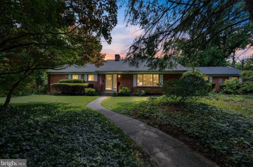 6431 Sleepy Ridge Rd, Falls Church, VA 22042-3128