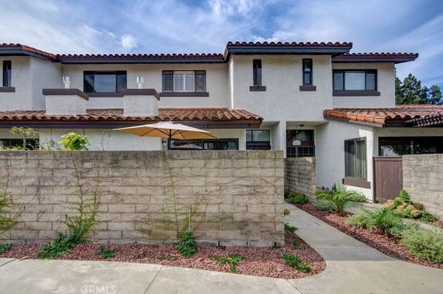 5064 Atherton St, Long Beach, CA 90815-3721