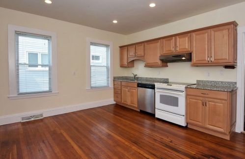 49 Highland Ave, Everett, MA 02149-1431