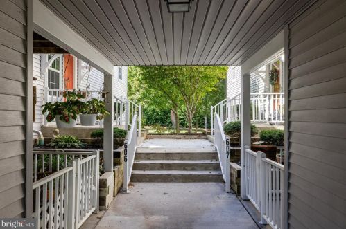 606 Sweetwater Dr, Riverton, NJ 08077-2468