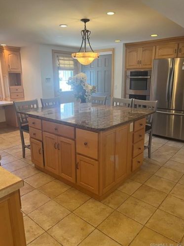 31 Oak Ridge Ln, Hartford CT  06107-3506 exterior