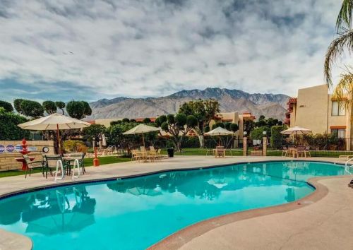 1405 Sunrise Way, Palm Springs CA  92262-5333 exterior