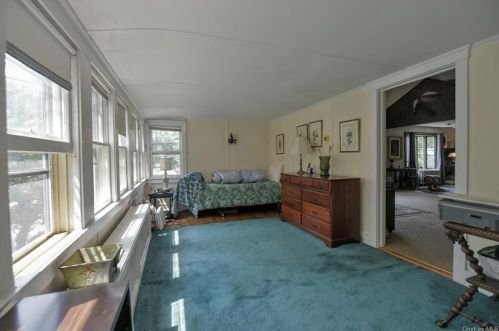 73 Clubhouse Rd, Tuxedo Park, NY 10987-4028