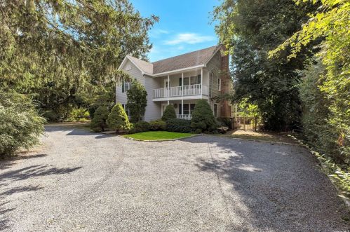 87 Old Country Rd, East Quogue, NY 11942-3803