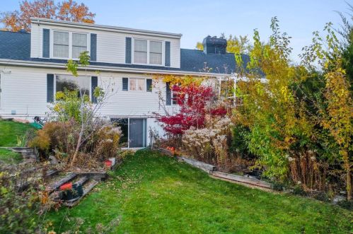 2925 Waubenoor Dr, Green Bay WI  54301-1526 exterior