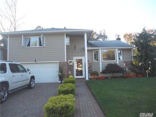 2108 Natalie Blvd, Seaford, NY 11783-2436