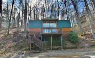 1512 Zurich Rd, Gatlinburg, TN 37738-3701