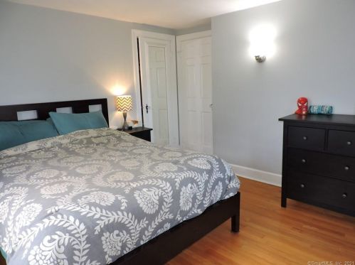 27 Vincent Rd, Bristol CT  06010-3828 exterior