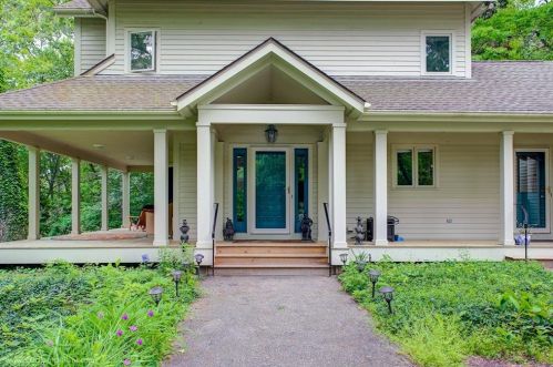 306 Walmsley Ln, South Kingstown RI  02874-3618 exterior