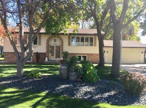 586 Heinel Dr, Saint Paul, MN 55113-2107