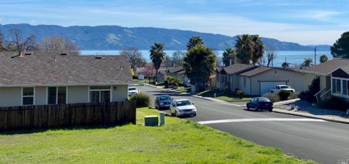 290 Island View Dr, Lakeport, CA 95453-6458