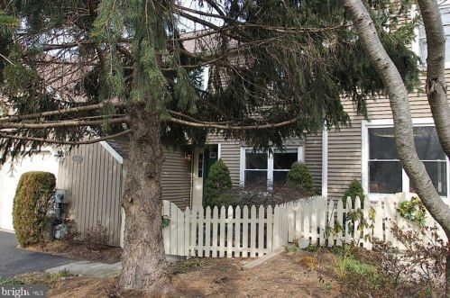 1606 Lakeview Cir, Yardley PA  19067-5756 exterior