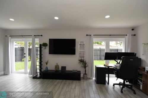 8421 17 Ct, Hollywood FL 33028 exterior