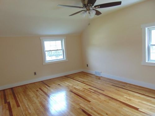 1811 Mount Royal Blvd, Glenshaw PA  15116-1007 exterior