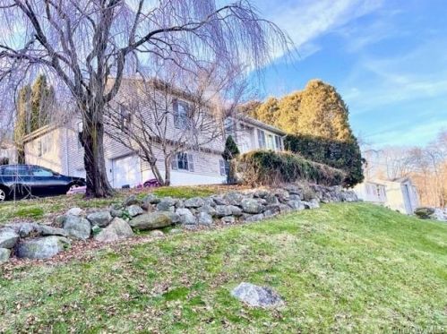 15 Roosevelt Pl, Stony Point, NY 10980-1411