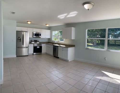 2122 Wald St, Fort Pierce, FL 34984-4736