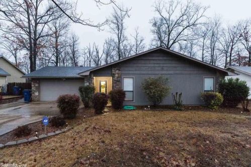 107 Rolling Oaks Dr, North Little Rock, AR 72113-6820
