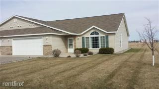 342 30th St, Moorhead MN  56560-2574 exterior