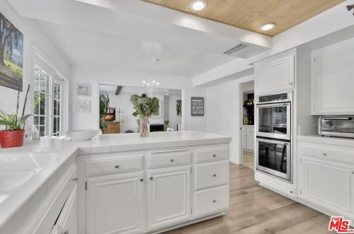 5306 Cangas Dr, Calabasas CA 91301-2308 exterior